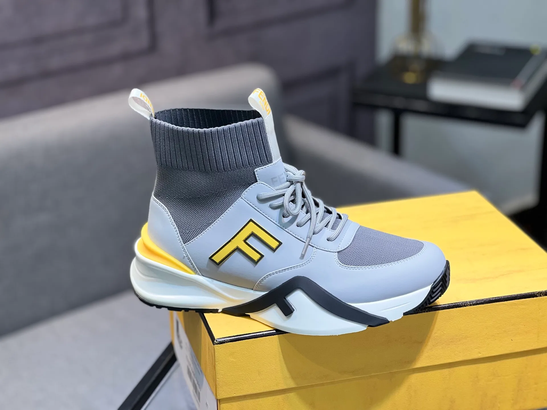 Men's shoes 💰580 FENDI men's fashion casual shoes 👟Hot sale🔥Official website 1:1 replica ⬆️Original quality - Original leather - Original breathable mesh lining Original outsole 1:1 replica, code number 38-44 (45-46 customized)